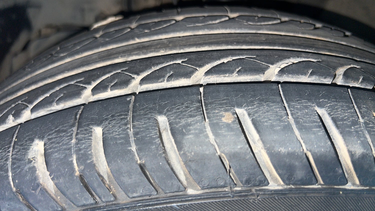 Used 2022 Tata Tigor EV XZ Plus Electric Automatic tyres LEFT FRONT TYRE TREAD VIEW