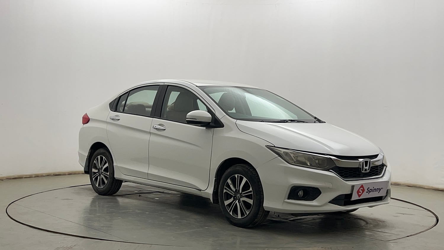 Used 2018 Honda City V CVT Petrol Petrol Automatic exterior RIGHT FRONT CORNER VIEW