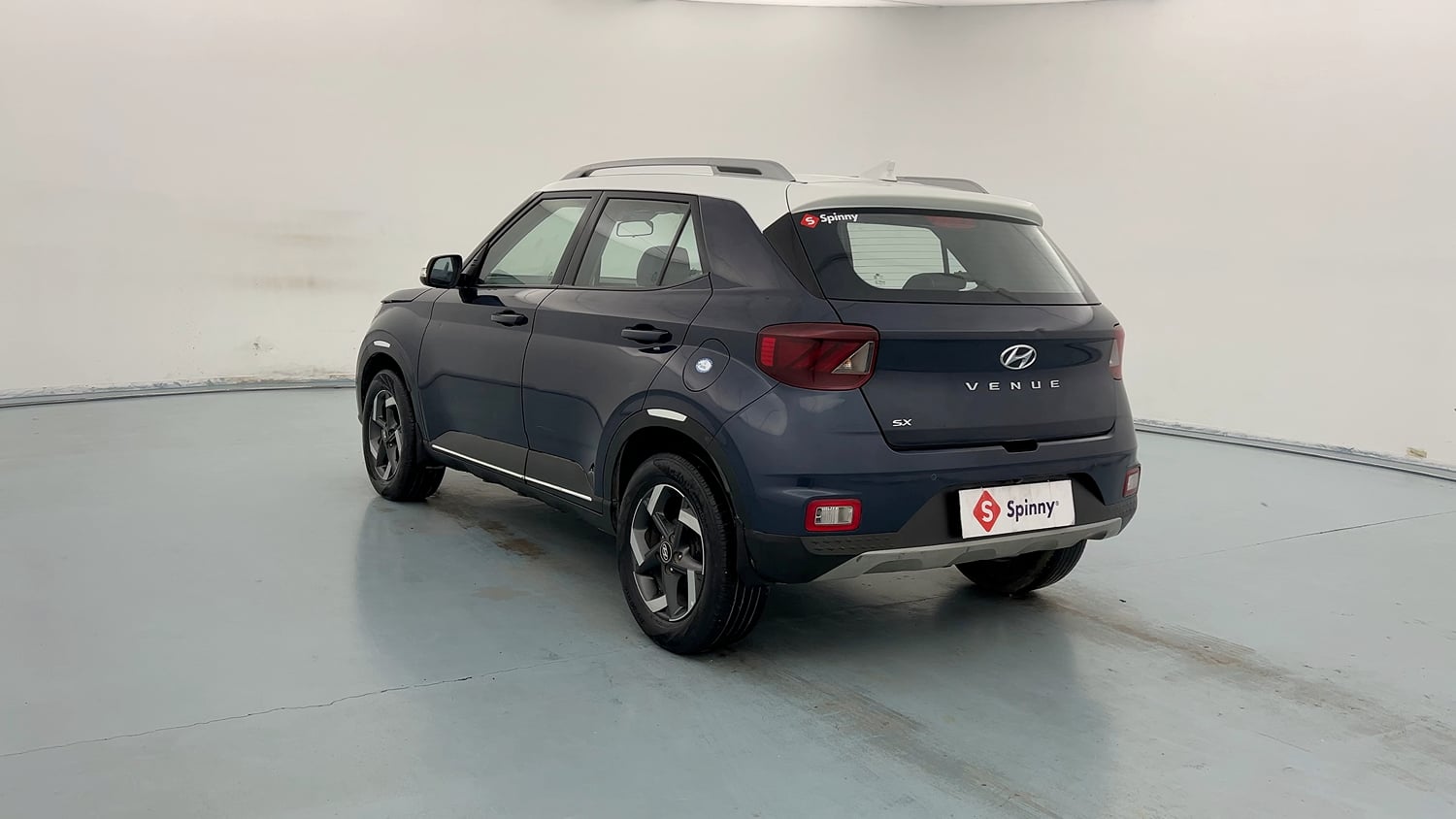 Used 2020 Hyundai Venue SX 1.4 CRDi Dual Tone Diesel Manual exterior LEFT REAR CORNER VIEW