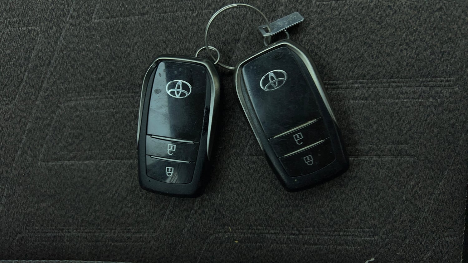 Used 2023 Toyota Innova Hycross VX Hybrid 7 STR Hybrid Automatic extra CAR KEY VIEW