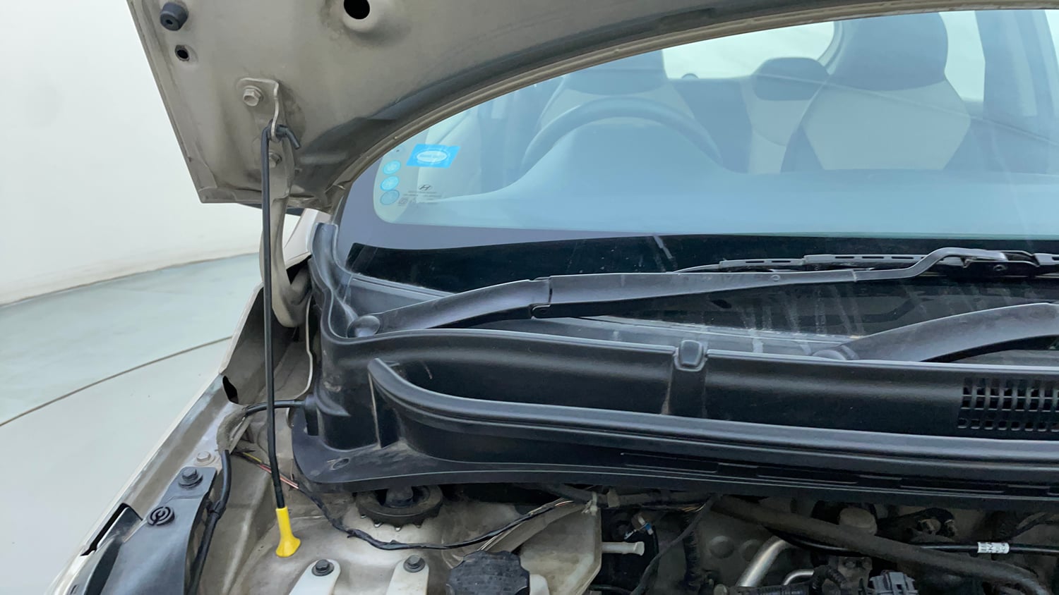 Used 2019 Hyundai Santro Era Executive Petrol Manual engine ENGINE RIGHT SIDE HINGE & APRON VIEW