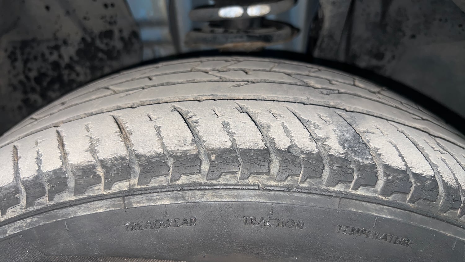Used 2021 Renault Kiger RXT 1.0 Turbo MT Dual Tone Petrol Manual tyres LEFT FRONT TYRE TREAD VIEW