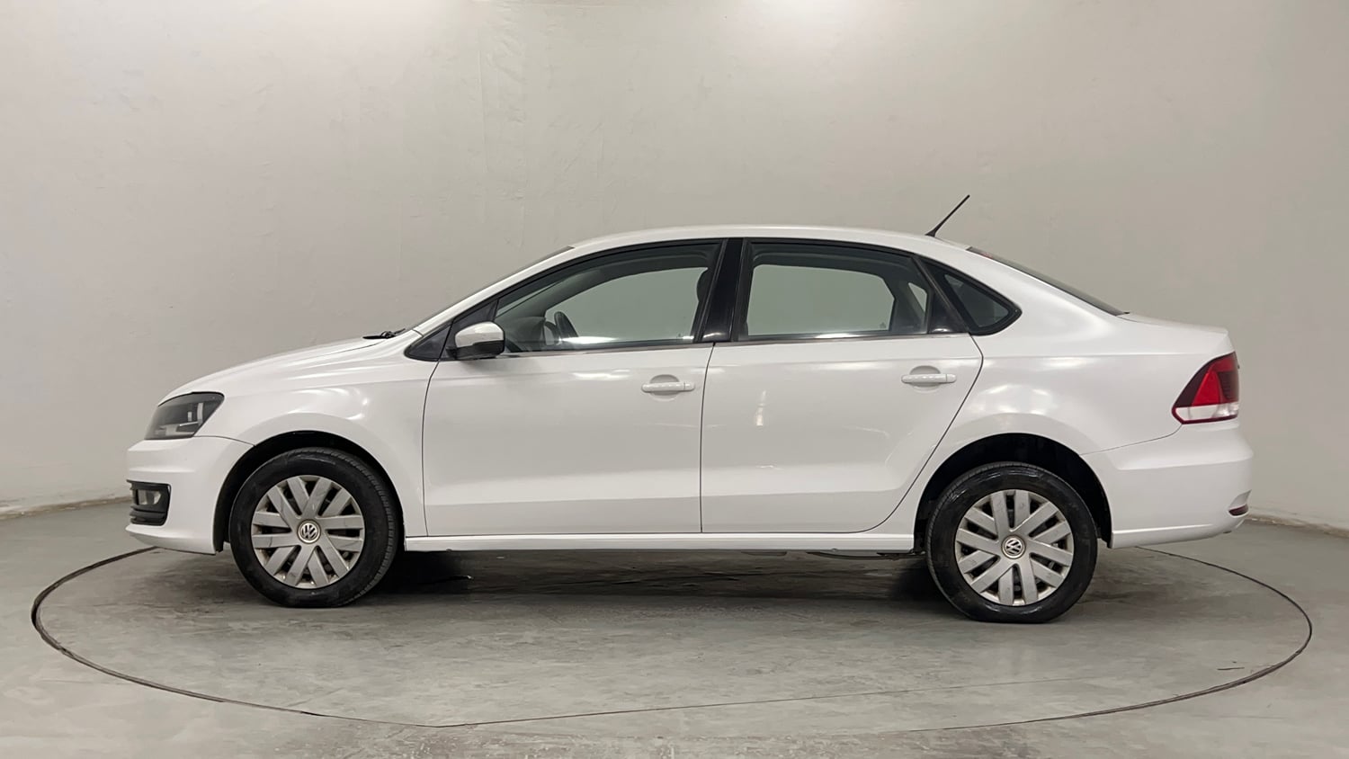 Used 2015 Volkswagen Vento Comfortline Petrol Petrol Manual exterior LEFT SIDE VIEW