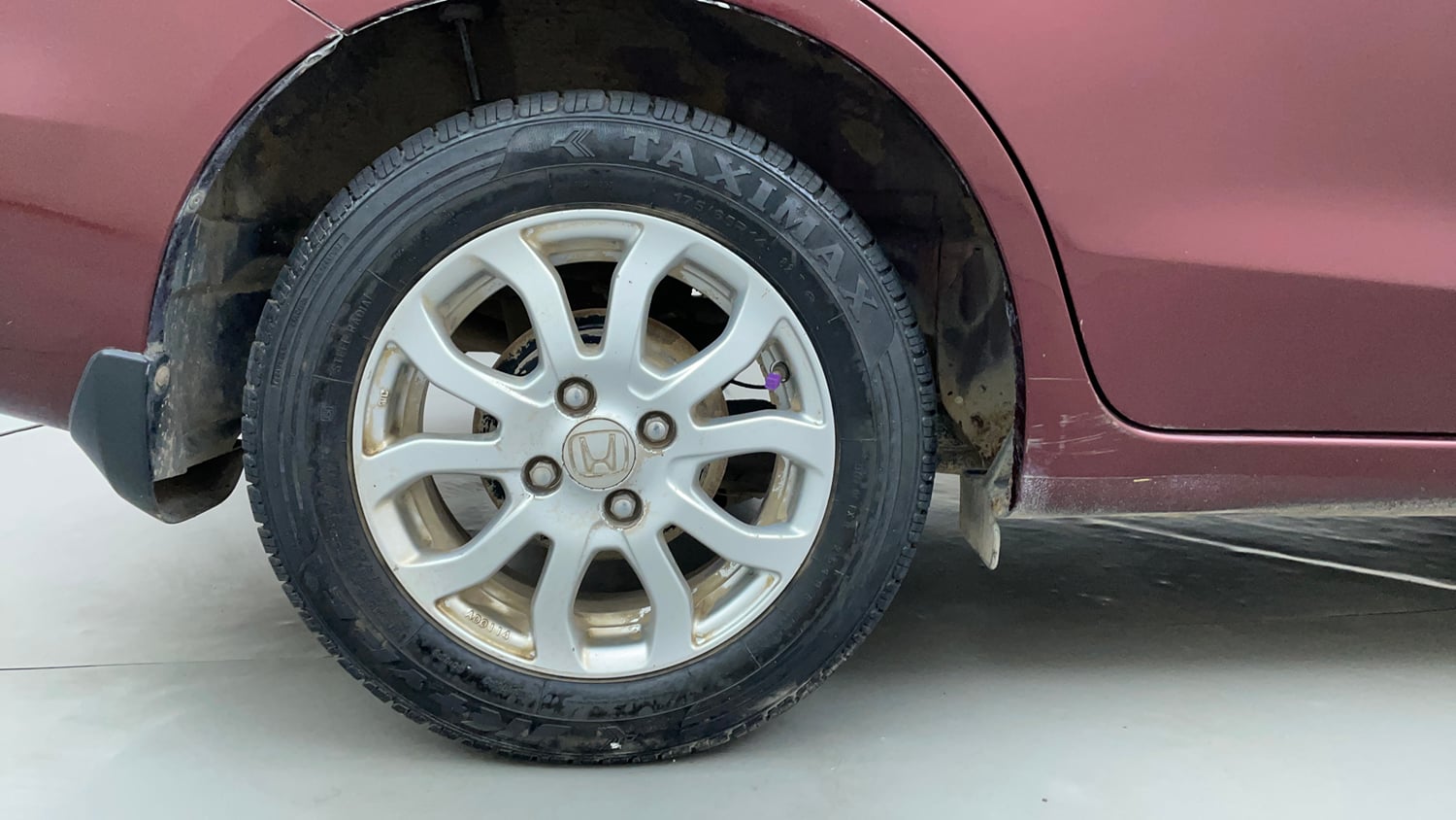 Used 2013 Honda Amaze 1.2 VX i-VTEC Petrol Manual tyres RIGHT REAR TYRE RIM VIEW