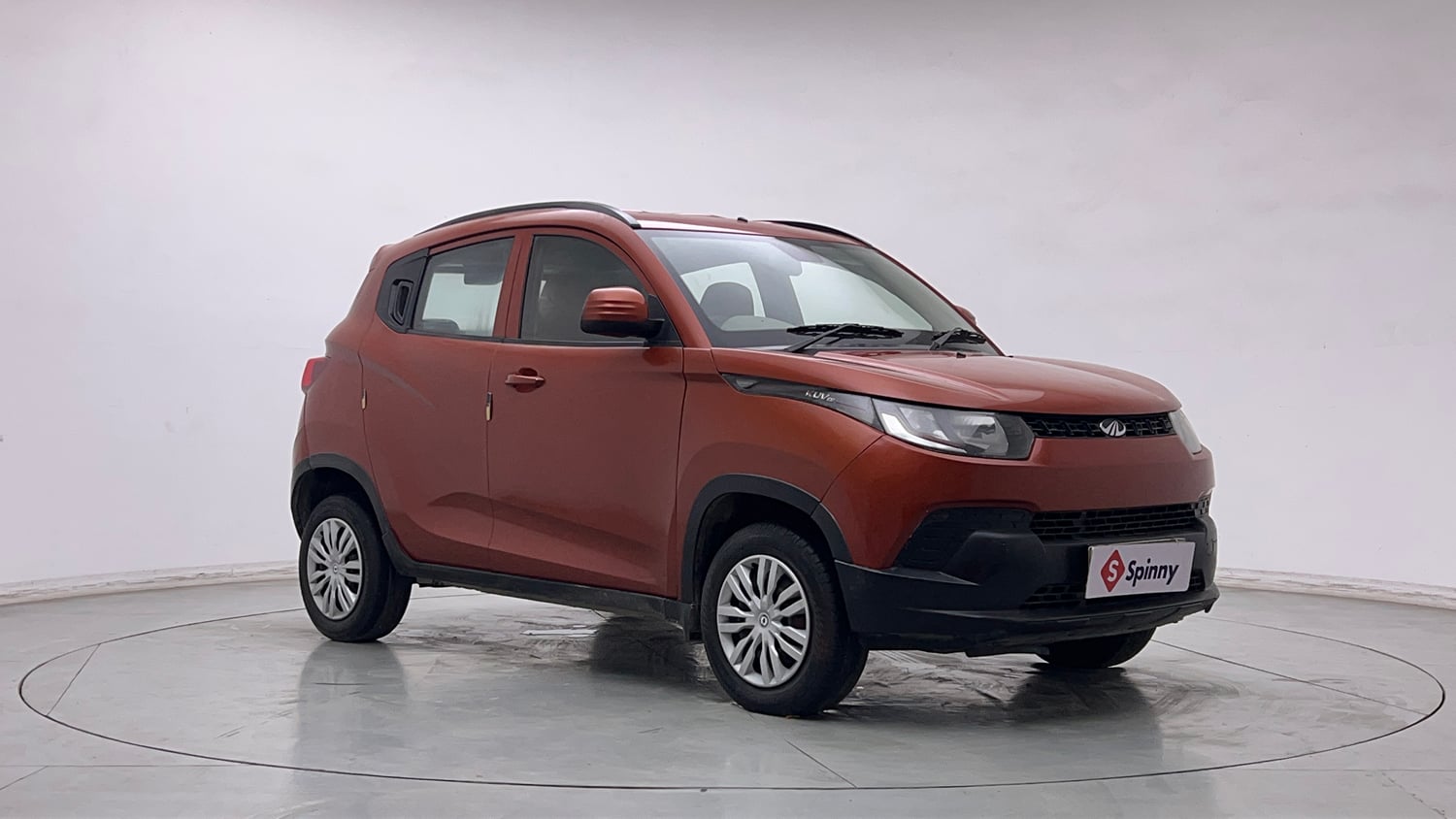 Used 2017 Mahindra KUV100 K4 6 STR Petrol Manual exterior RIGHT FRONT CORNER VIEW