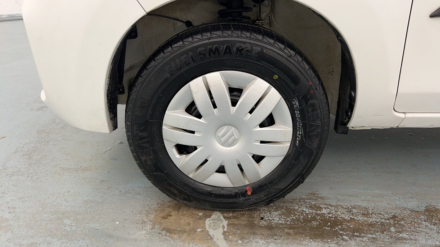 Used 2023 Maruti Suzuki Alto 800 VXi Petrol Manual tyres LEFT FRONT TYRE RIM VIEW