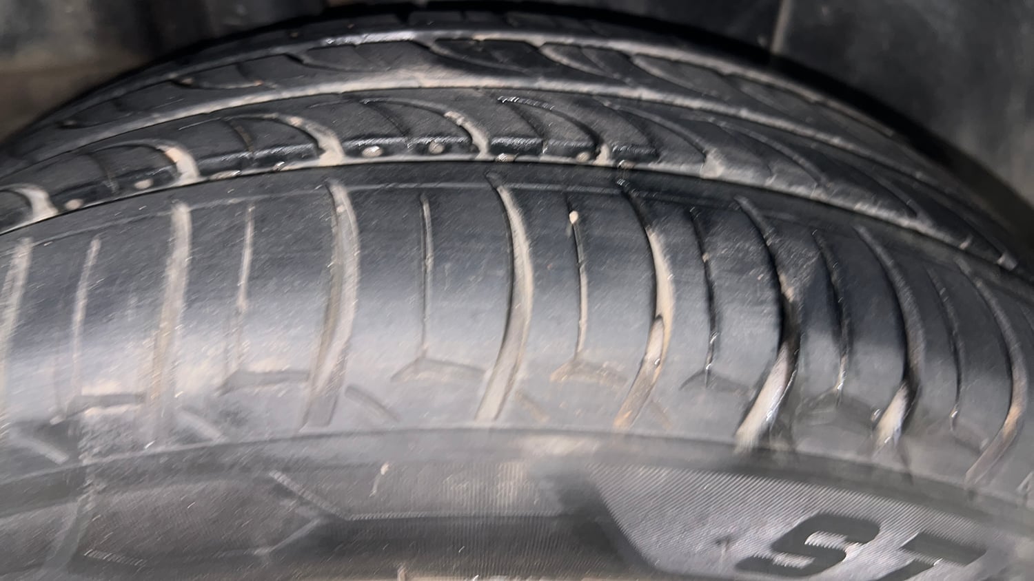 Used 2016 Maruti Suzuki Ciaz ZDi+ SHVS Diesel Manual tyres RIGHT REAR TYRE TREAD VIEW