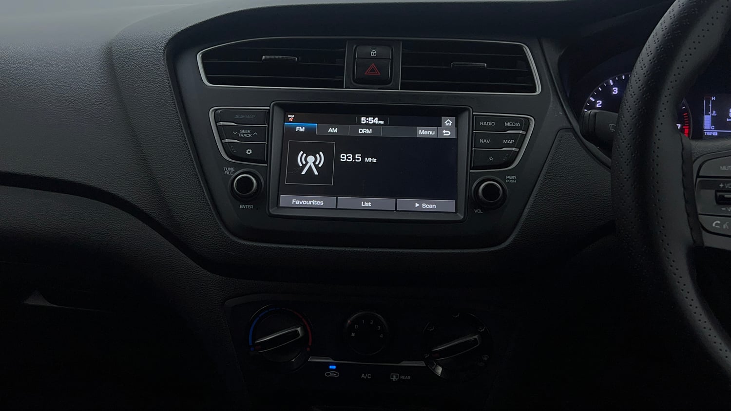 Used 2019 Hyundai Elite i20 Sportz Plus 1.2 Dual Tone Petrol Manual top_features Integrated (in-dash) music system