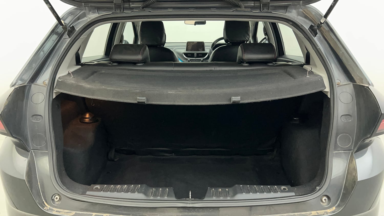 Used 2020 Tata Altroz XZ Petrol Petrol Manual interior DICKY INSIDE VIEW