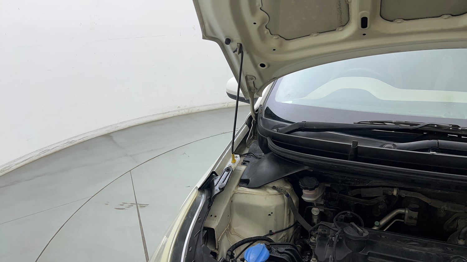 Used 2016 Hyundai Elite i20 Magna 1.2 Petrol Manual engine ENGINE RIGHT SIDE HINGE & APRON VIEW