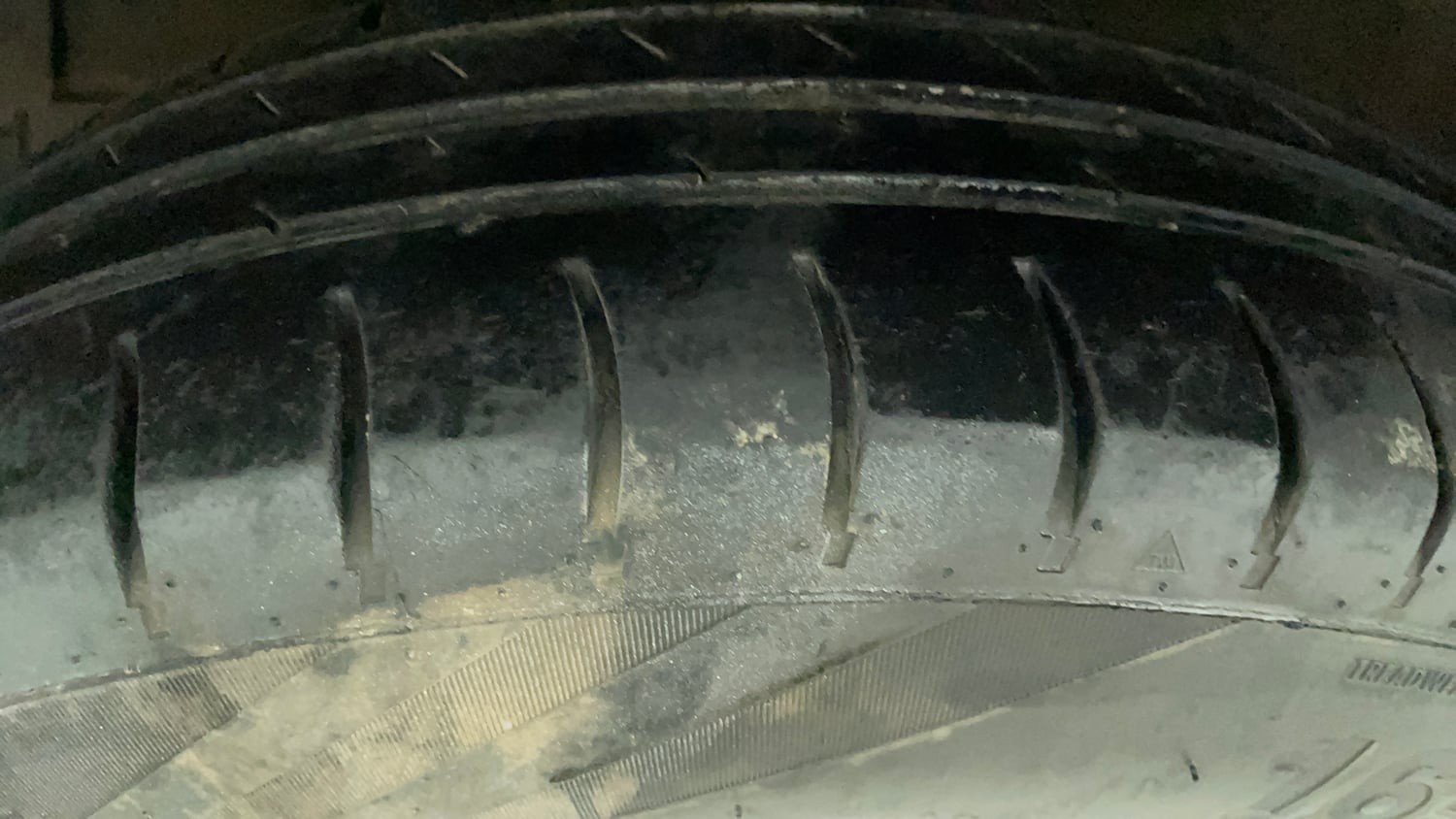 Used 2017 Maruti Suzuki Swift VXI (O) Petrol Manual tyres LEFT FRONT TYRE TREAD VIEW