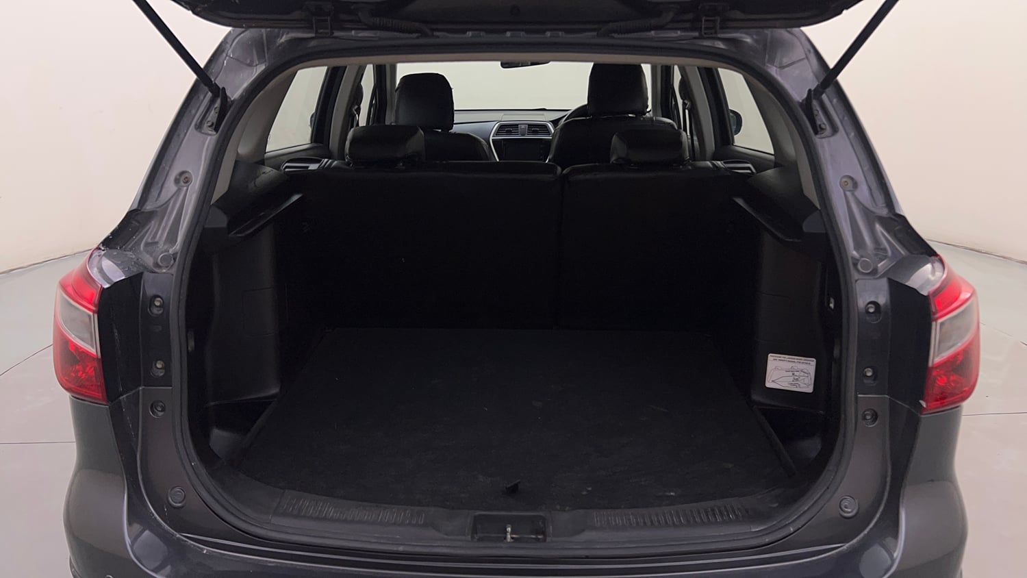 Used 2016 Maruti Suzuki S-Cross Zeta 1.3 Diesel Manual interior DICKY INSIDE VIEW
