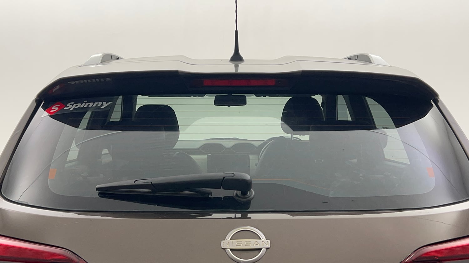 Used 2023 Nissan Magnite XE Petrol Manual top_features Rear wiper