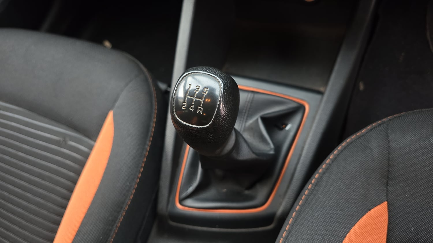 Used 2018 Hyundai Elite i20 Asta 1.2 Dual Tone Petrol Manual interior GEAR  KNOB VIEW