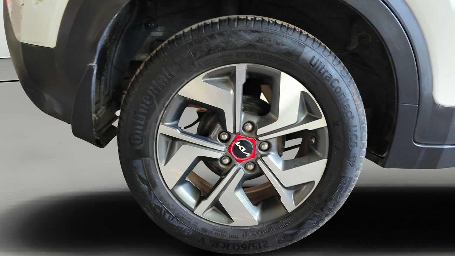 Used 2021 Kia Sonet GTX Plus 1.5 AT Diesel Automatic tyres RIGHT REAR TYRE RIM VIEW