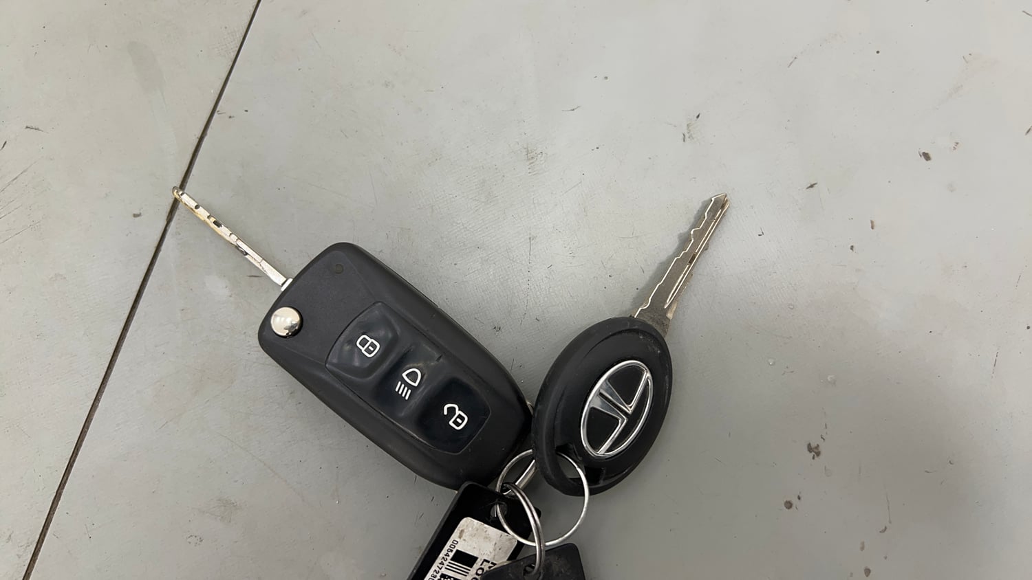 Used 2017 Tata Tiago Revotron XT Petrol Manual extra CAR KEY VIEW
