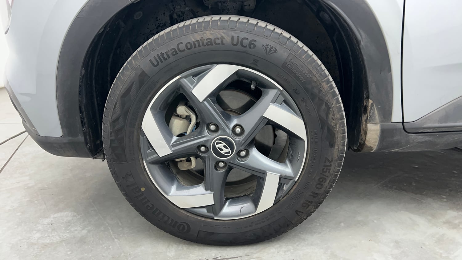 Used 2019 Hyundai Venue SX Plus 1.0 Turbo DCT Petrol Automatic tyres LEFT FRONT TYRE RIM VIEW