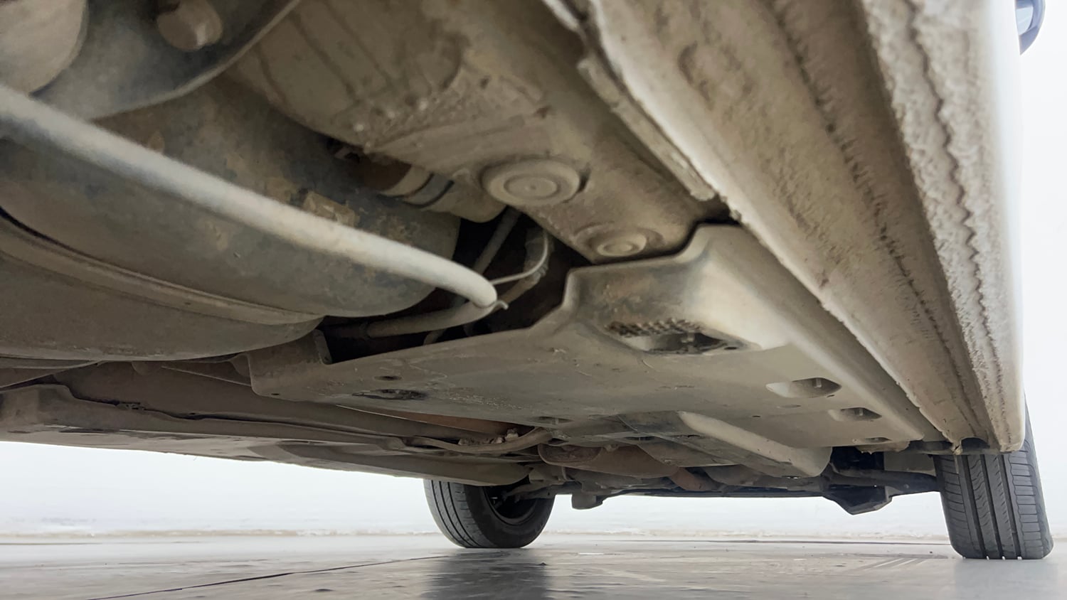 Used 2015 Volkswagen Vento Comfortline Petrol Petrol Manual extra REAR RIGHT UNDERBODY VIEW