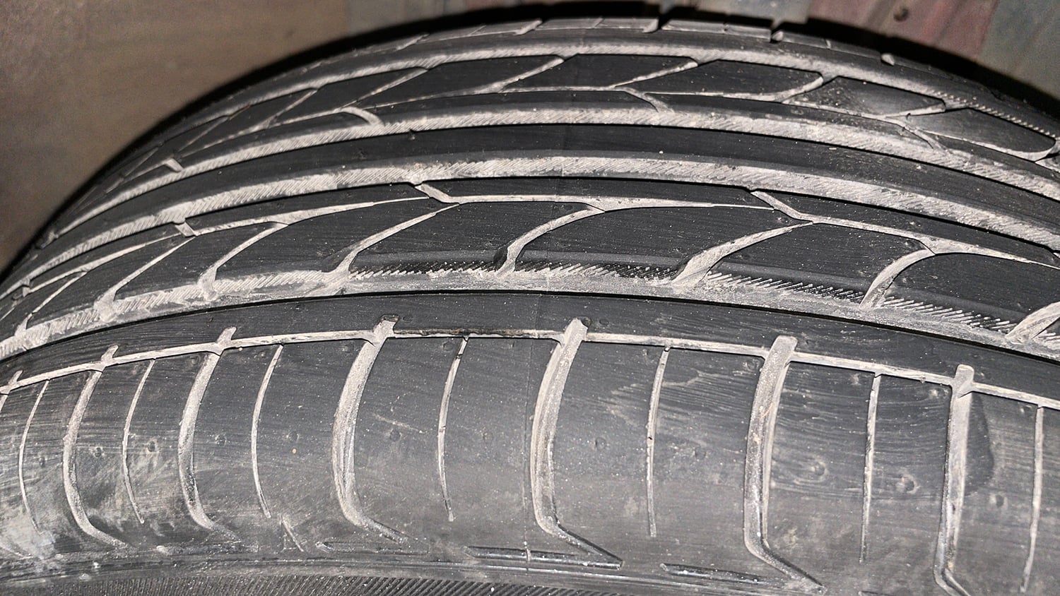 Used 2022 Renault Kiger RXZ 1.0 Turbo MT Dual Tone Petrol Manual tyres RIGHT FRONT TYRE TREAD VIEW