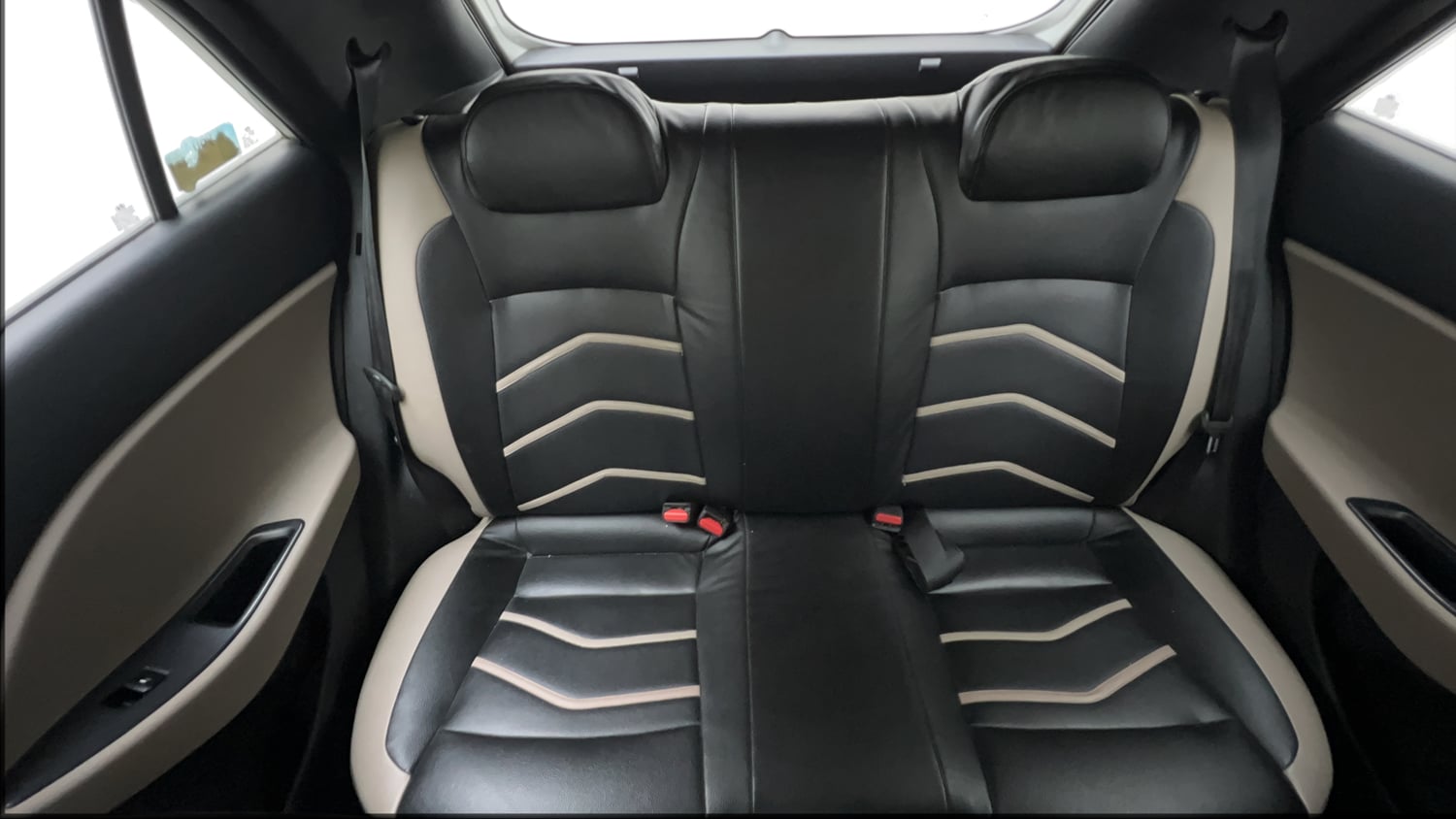 Used 2016 Hyundai Elite i20 Magna 1.2 Petrol Manual interior REAR SEAT CONDITION VIEW