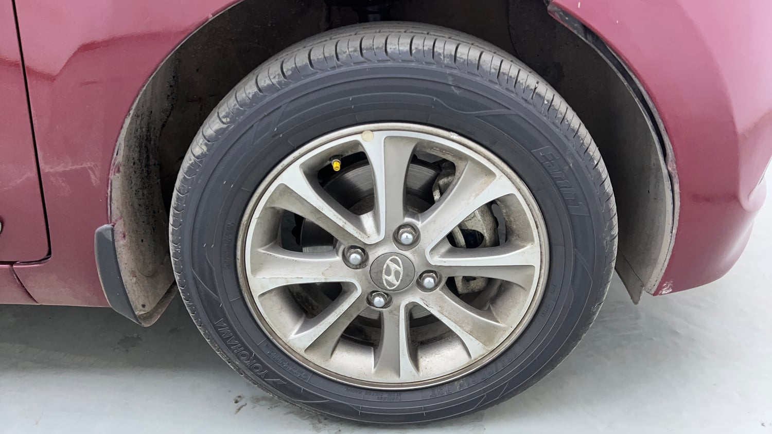 Used 2015 Hyundai Grand i10 Asta 1.2 Kappa VTVT Petrol Manual tyres RIGHT FRONT TYRE RIM VIEW