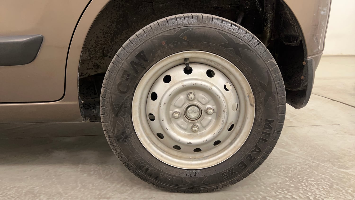 Used 2018 Maruti Suzuki Wagon R LXI CNG (O) Cng Manual tyres LEFT REAR TYRE RIM VIEW