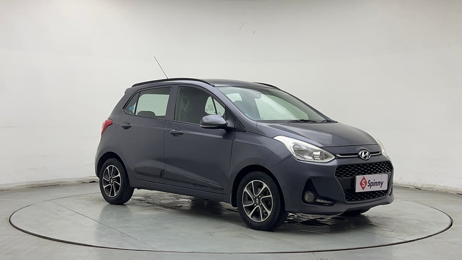 Used 2017 Hyundai Grand i10 Sportz (O) AT 1.2 Kappa VTVT Petrol Automatic exterior RIGHT FRONT CORNER VIEW