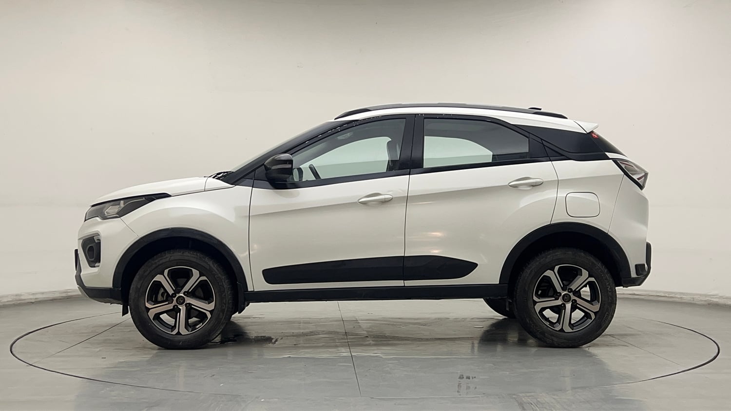 Used 2023 Tata Nexon XZ Plus (S) Petrol Manual exterior LEFT SIDE VIEW