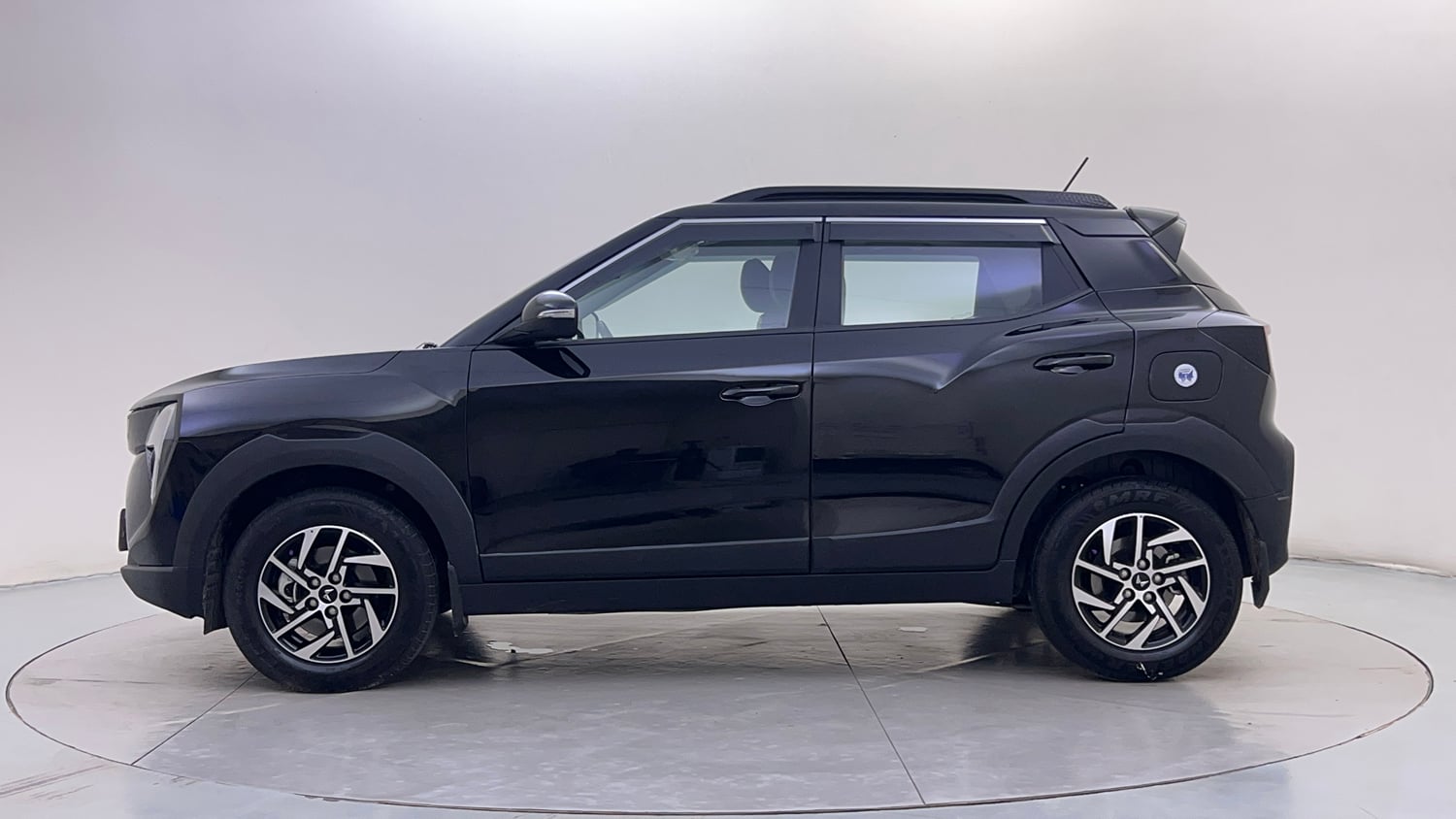 Used 2025 Mahindra XUV 3XO AX5 1.5 Diesel Autoshift Plus Diesel Automatic exterior LEFT SIDE VIEW