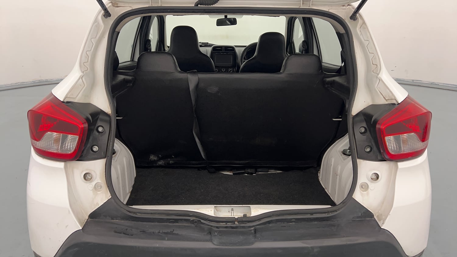 Used 2018 Renault Kwid RXT Petrol Manual interior DICKY INSIDE VIEW