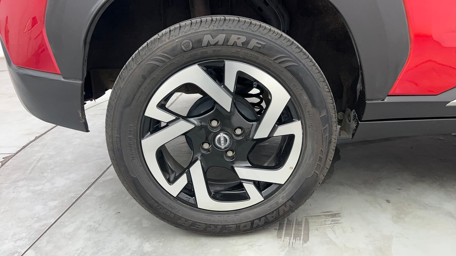 Used 2023 Nissan Magnite XV Turbo CVT Petrol Automatic tyres RIGHT REAR TYRE RIM VIEW