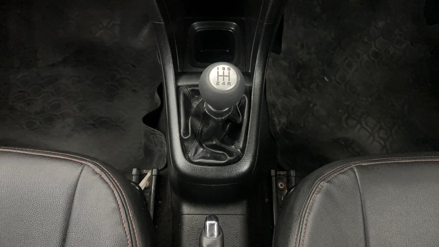 Used 2014 Maruti Suzuki Swift VXi Petrol Manual interior GEAR  KNOB VIEW
