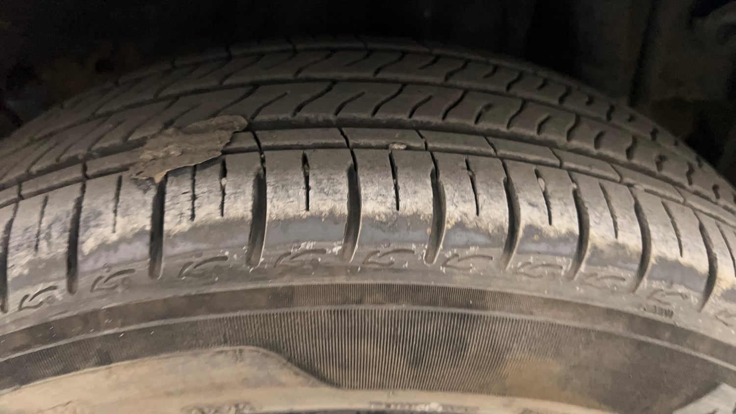Used 2019 Tata Tiago Revotron XZ Plus Petrol Manual tyres LEFT REAR TYRE TREAD VIEW