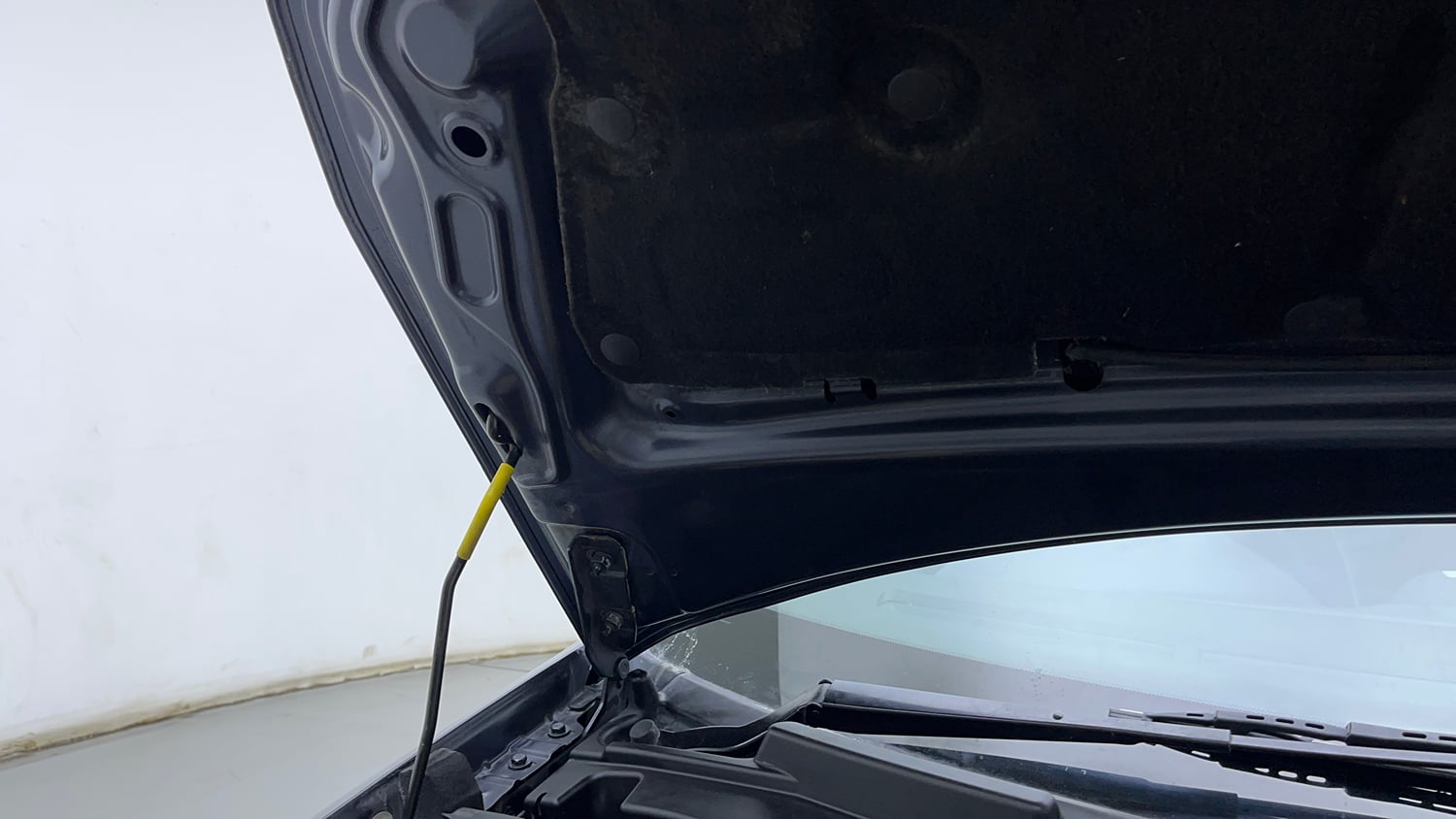 Used 2014 Ford Figo Duratorq Diesel Titanium 1.4 Diesel Manual engine ENGINE RIGHT SIDE HINGE & APRON VIEW