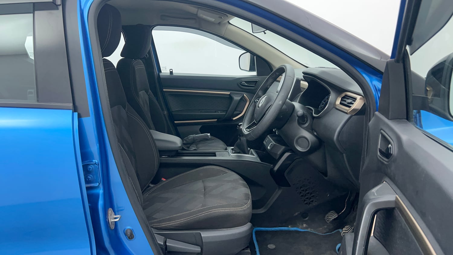 Used 2021 Renault Kiger RXT 1.0 Turbo MT Dual Tone Petrol Manual interior RIGHT SIDE FRONT DOOR CABIN VIEW