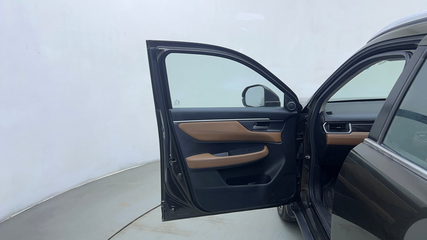 Used 2024 Honda Elevate ZX CVT Petrol Automatic interior LEFT FRONT DOOR OPEN VIEW