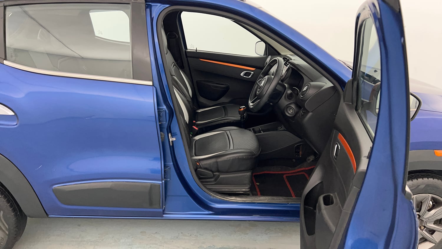 Used 2022 Renault Kwid CLIMBER 1.0 (O) Petrol Manual interior RIGHT SIDE FRONT DOOR CABIN VIEW