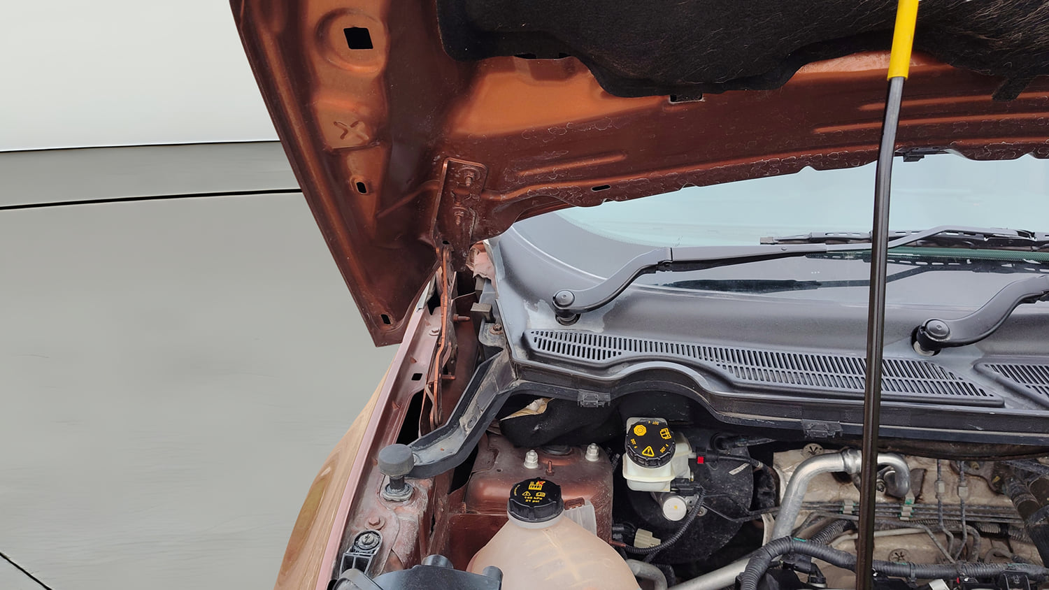 Used 2018 Ford EcoSport Titanium 1.5L Ti-VCT Petrol Manual engine ENGINE RIGHT SIDE HINGE & APRON VIEW