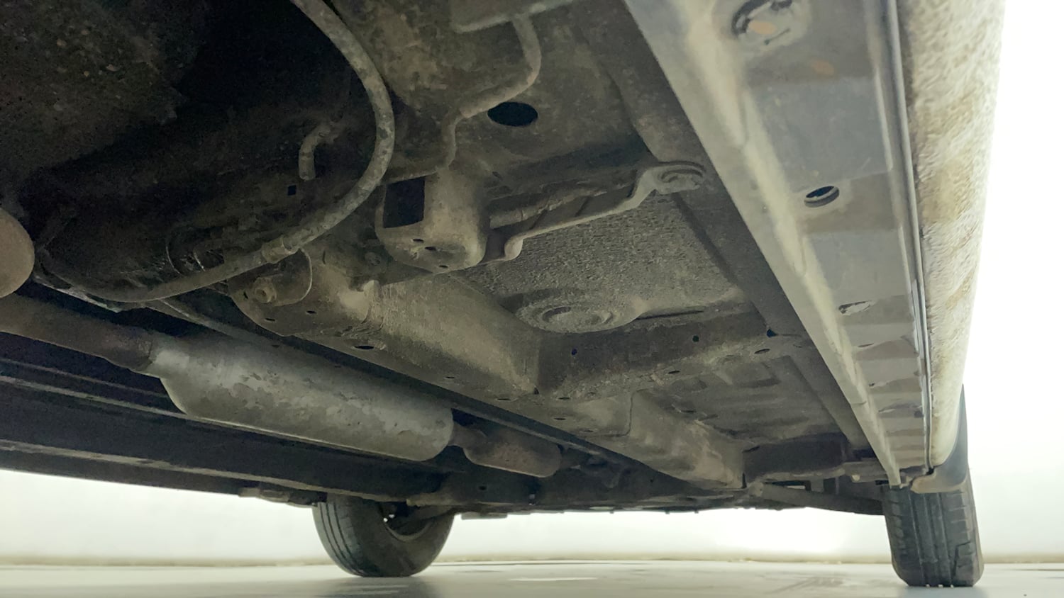 Used 2017 Maruti Suzuki Swift VXI (O) Petrol Manual extra REAR RIGHT UNDERBODY VIEW
