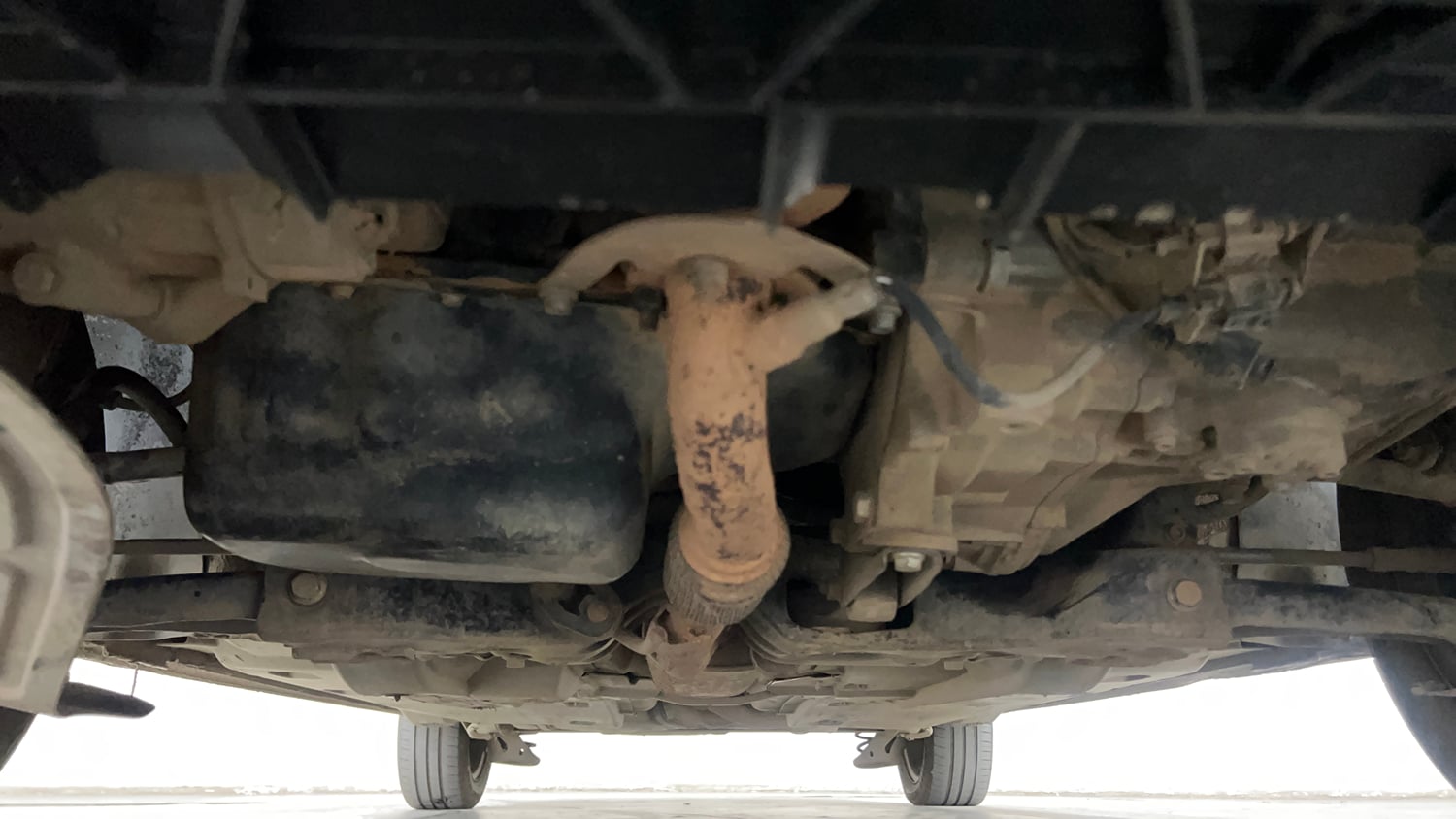 Used 2015 Volkswagen Vento Comfortline Petrol Petrol Manual extra FRONT LEFT UNDERBODY VIEW