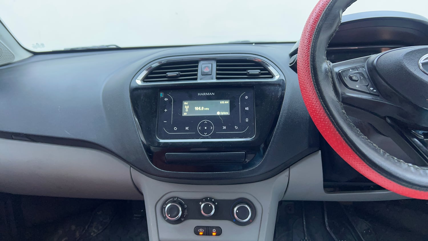 Used 2021 Tata Tiago XT Petrol Manual interior MUSIC SYSTEM & AC CONTROL VIEW