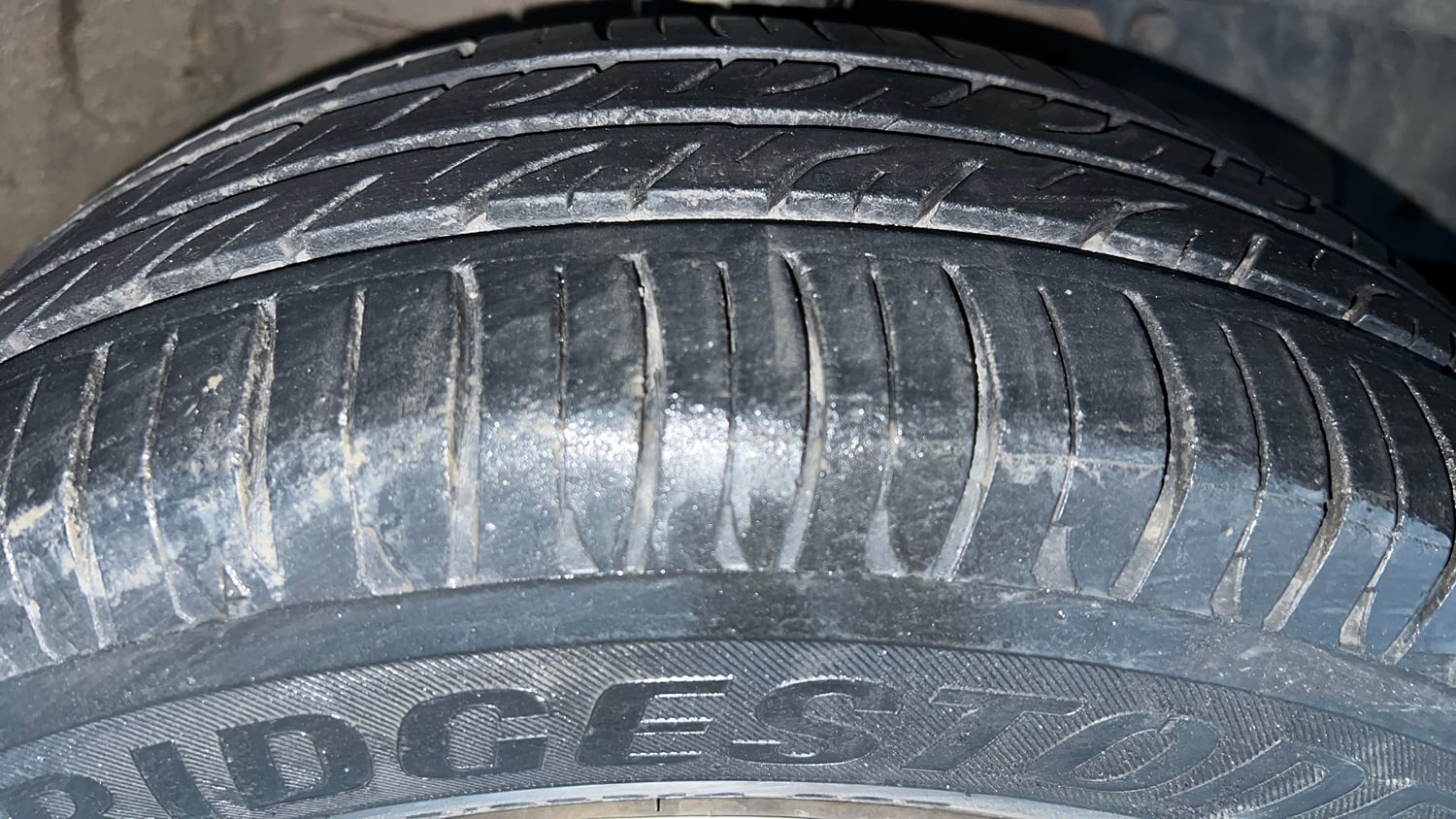 Used 2017 Mahindra KUV100 K4 6 STR Petrol Manual tyres RIGHT FRONT TYRE TREAD VIEW