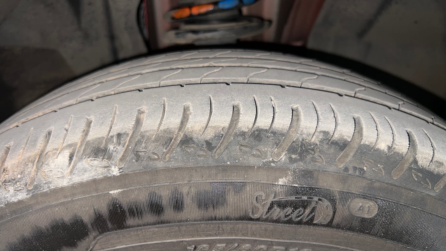 Used 2023 Nissan Magnite XV Turbo CVT Petrol Automatic tyres RIGHT FRONT TYRE TREAD VIEW