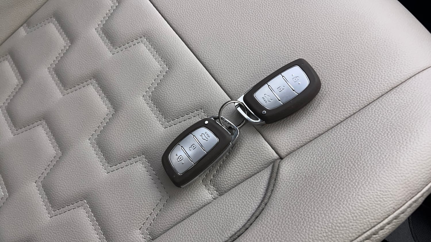 Used 2023 Hyundai Exter SX (O) Connect 1.2 AMT Petrol Automatic extra CAR KEY VIEW