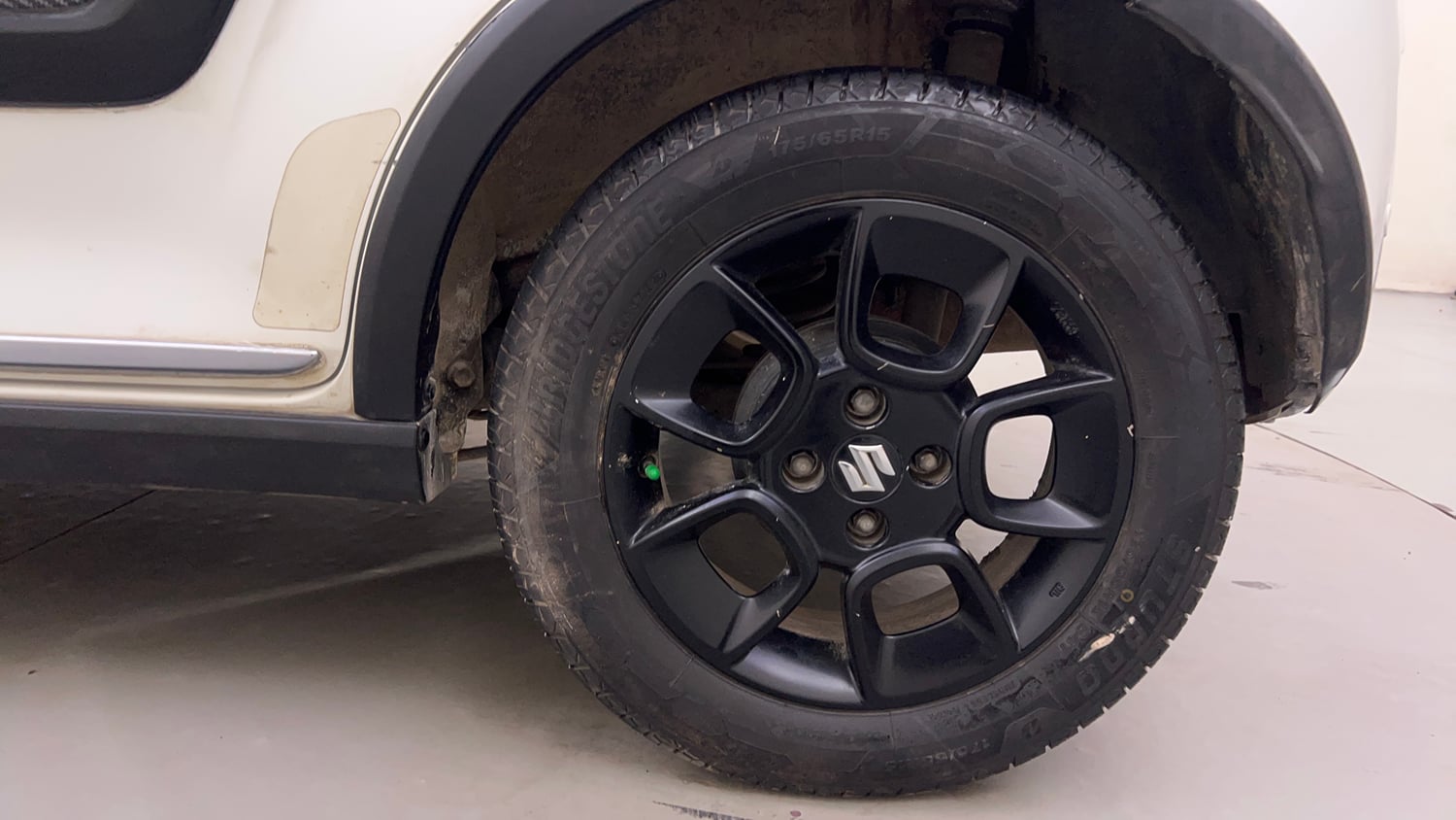 Used 2018 Maruti Suzuki Ignis Alpha 1.2 AMT Petrol Automatic tyres LEFT REAR TYRE RIM VIEW
