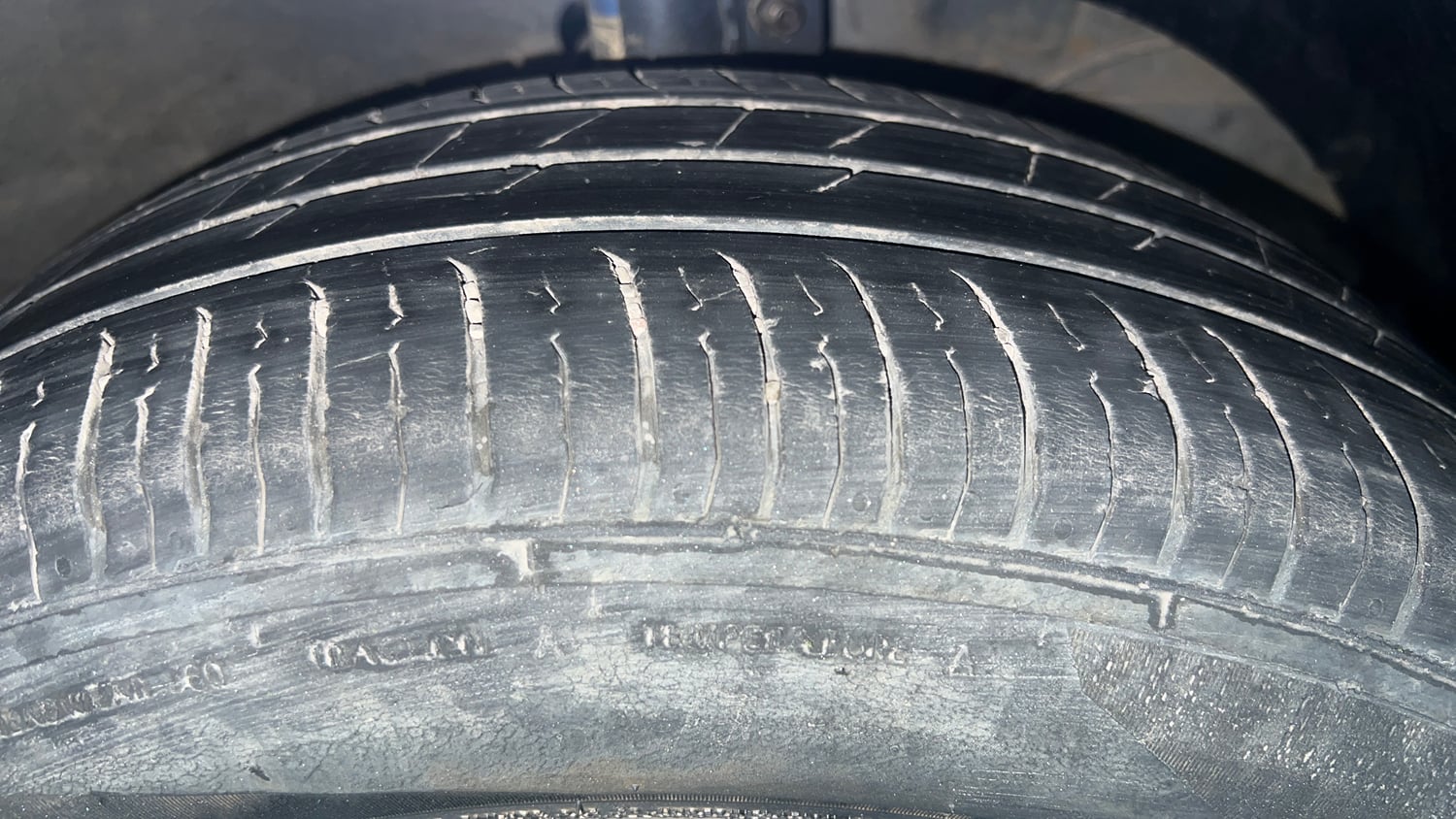Used 2017 Maruti Suzuki Dzire ZXi AMT Petrol Automatic tyres RIGHT FRONT TYRE TREAD VIEW