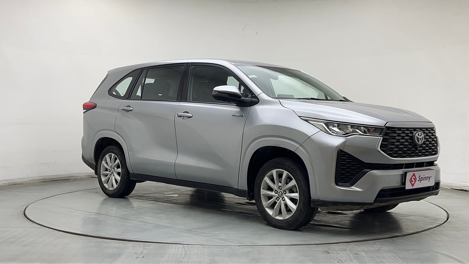 Used 2023 Toyota Innova Hycross VX Hybrid 7 STR Hybrid Automatic exterior RIGHT FRONT CORNER VIEW