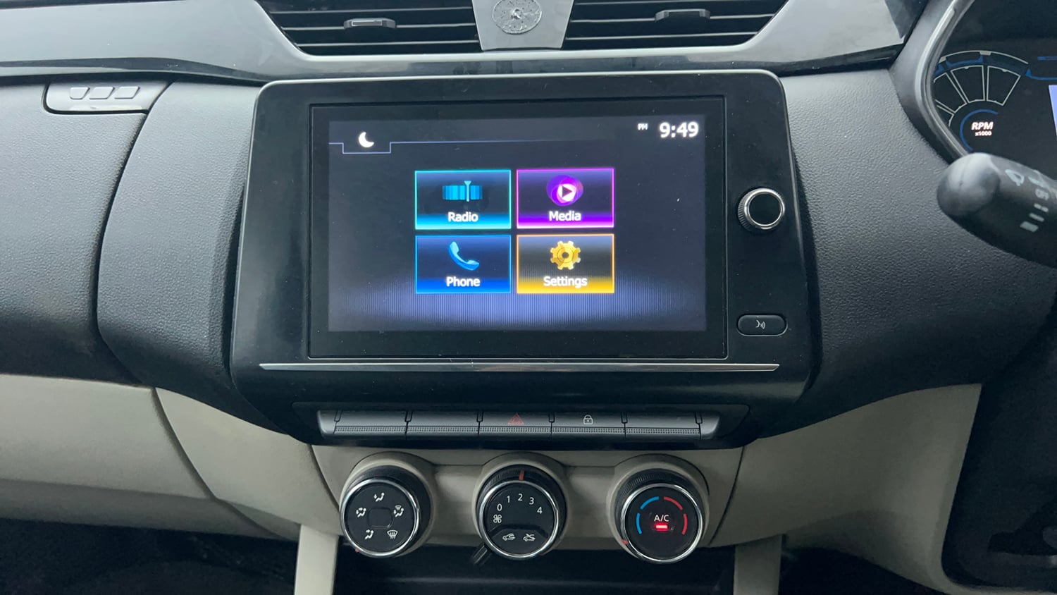 Used 2023 Renault Triber RXT EASY-R AMT Petrol Automatic interior MUSIC SYSTEM & AC CONTROL VIEW