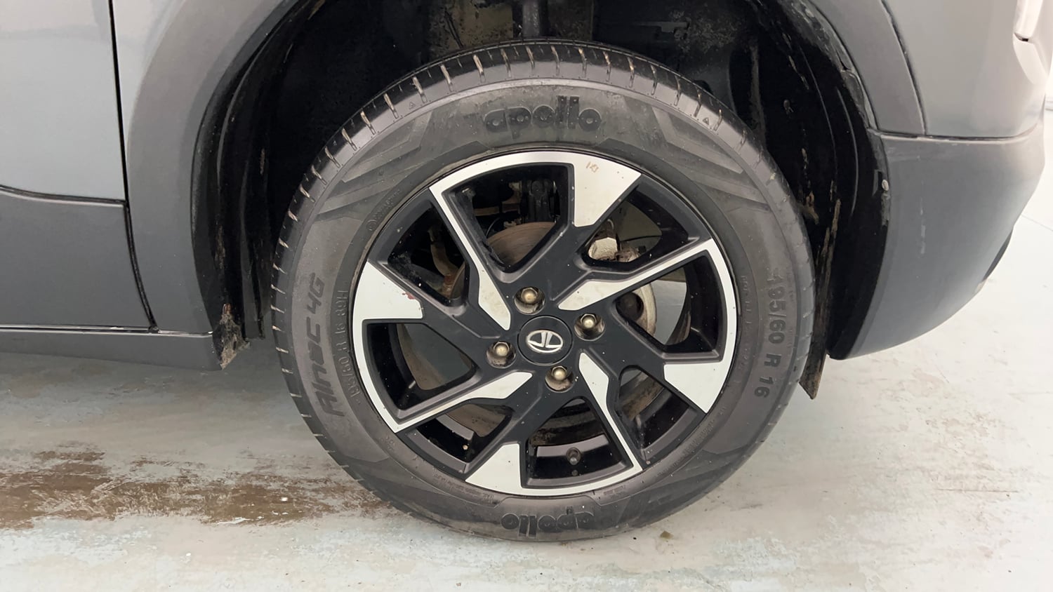 Used 2022 Tata Punch Creative Dual Tone Petrol Manual tyres RIGHT FRONT TYRE RIM VIEW
