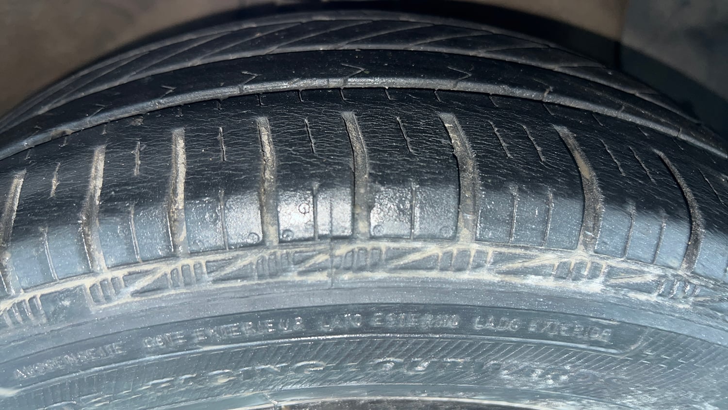 Used 2017 Hyundai Grand i10 Sportz (O) AT 1.2 Kappa VTVT Petrol Automatic tyres RIGHT FRONT TYRE TREAD VIEW
